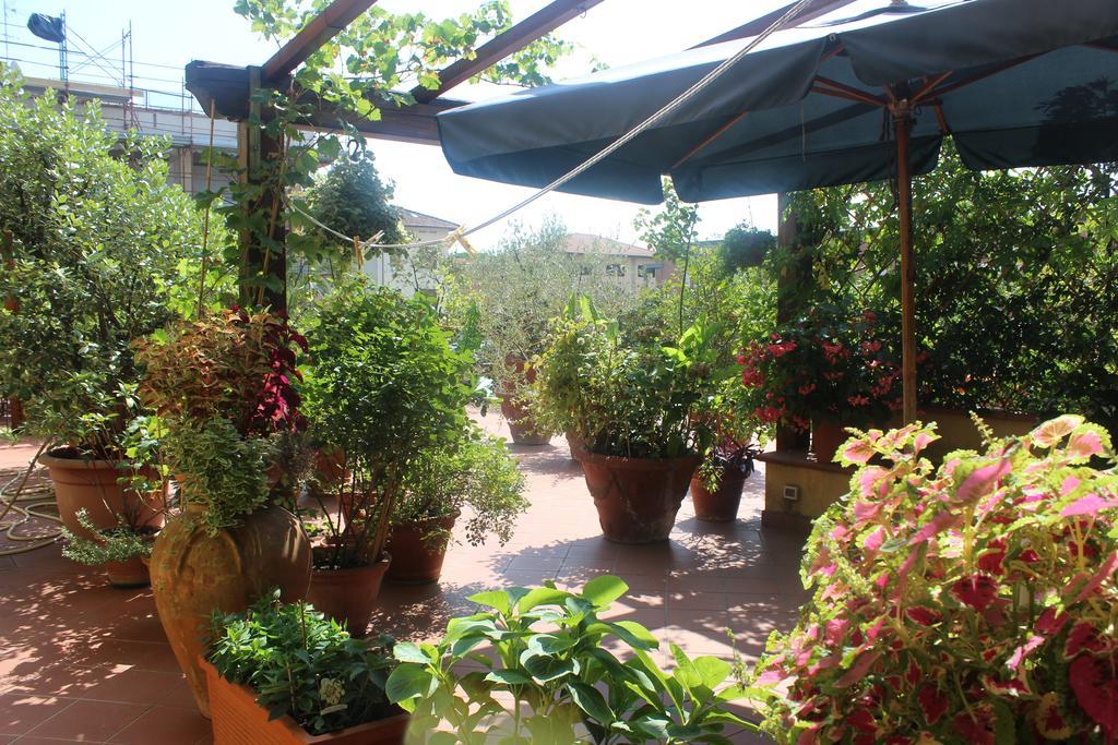 La Terrazza Da Ernestina Appartement Lucca Kamer foto